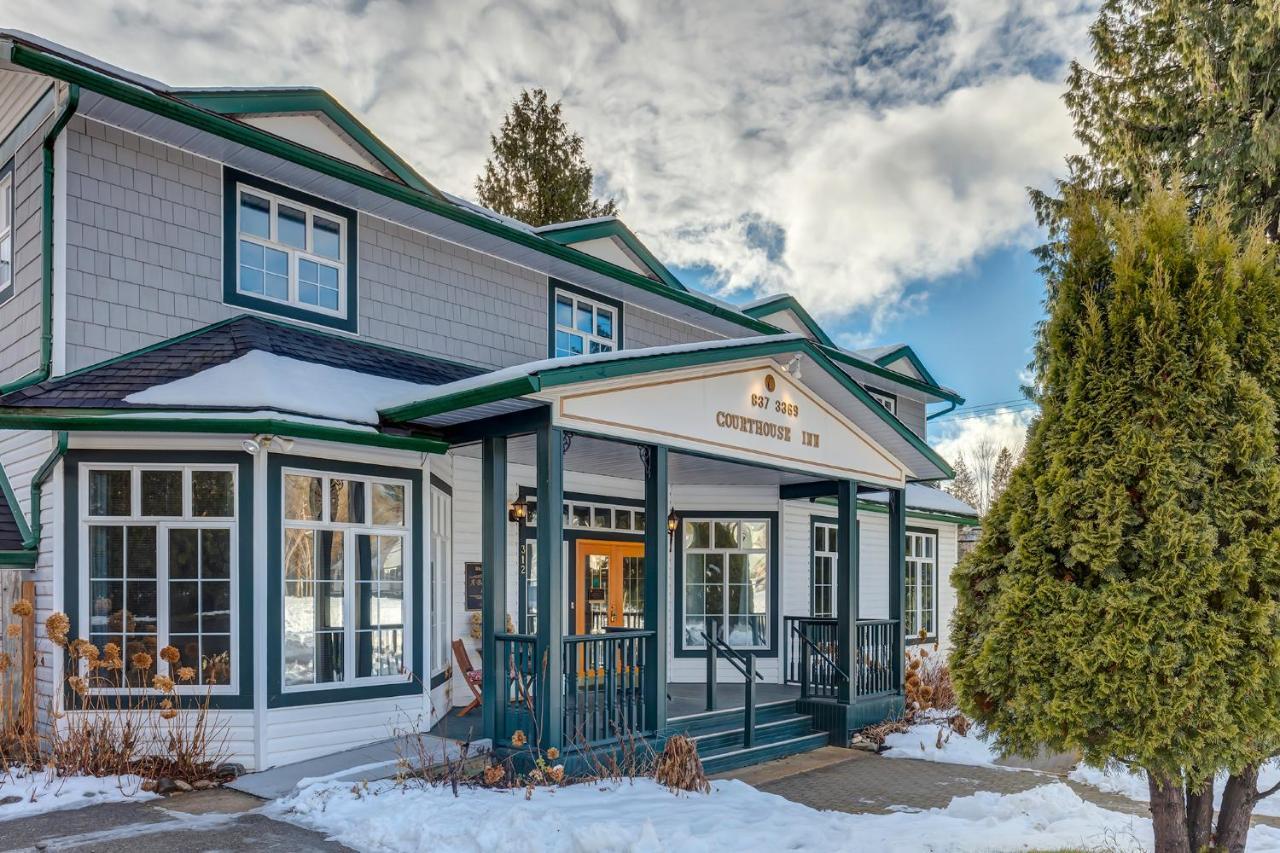 Courthouse Inn Revelstoke Extérieur photo