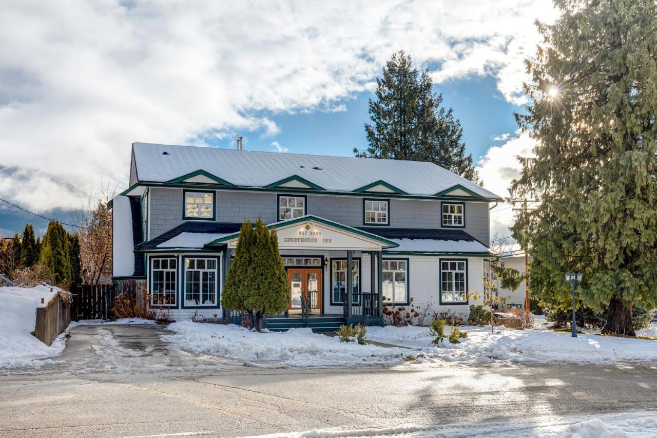 Courthouse Inn Revelstoke Extérieur photo