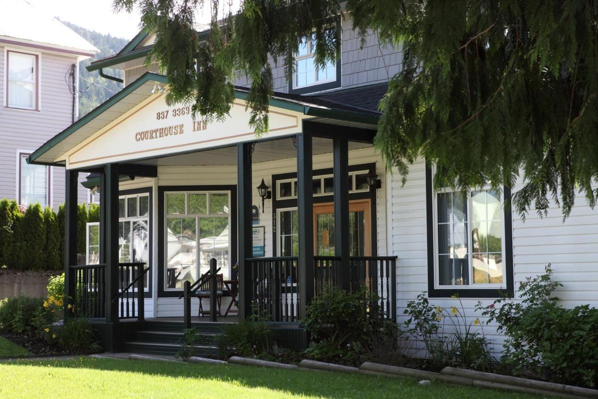 Courthouse Inn Revelstoke Extérieur photo