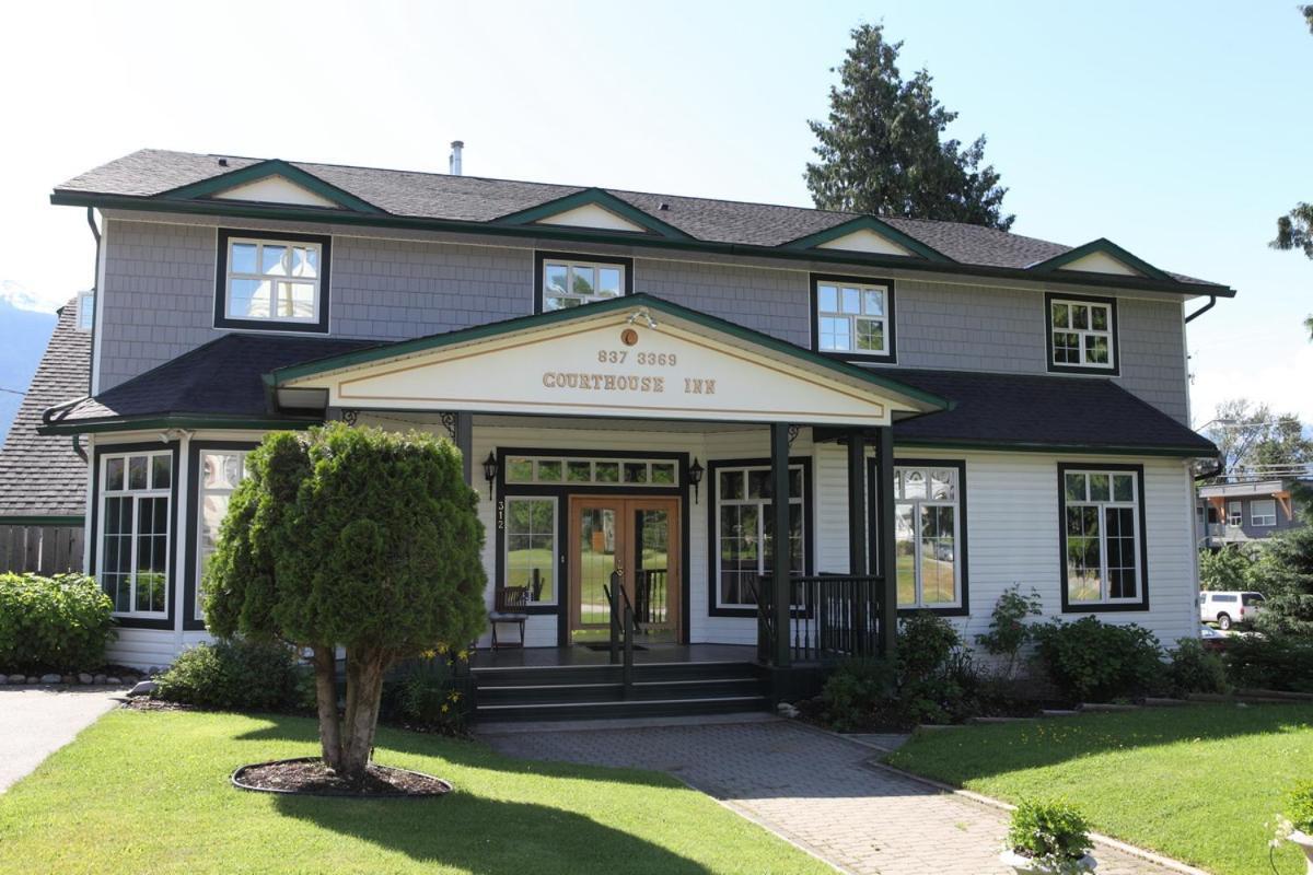 Courthouse Inn Revelstoke Extérieur photo