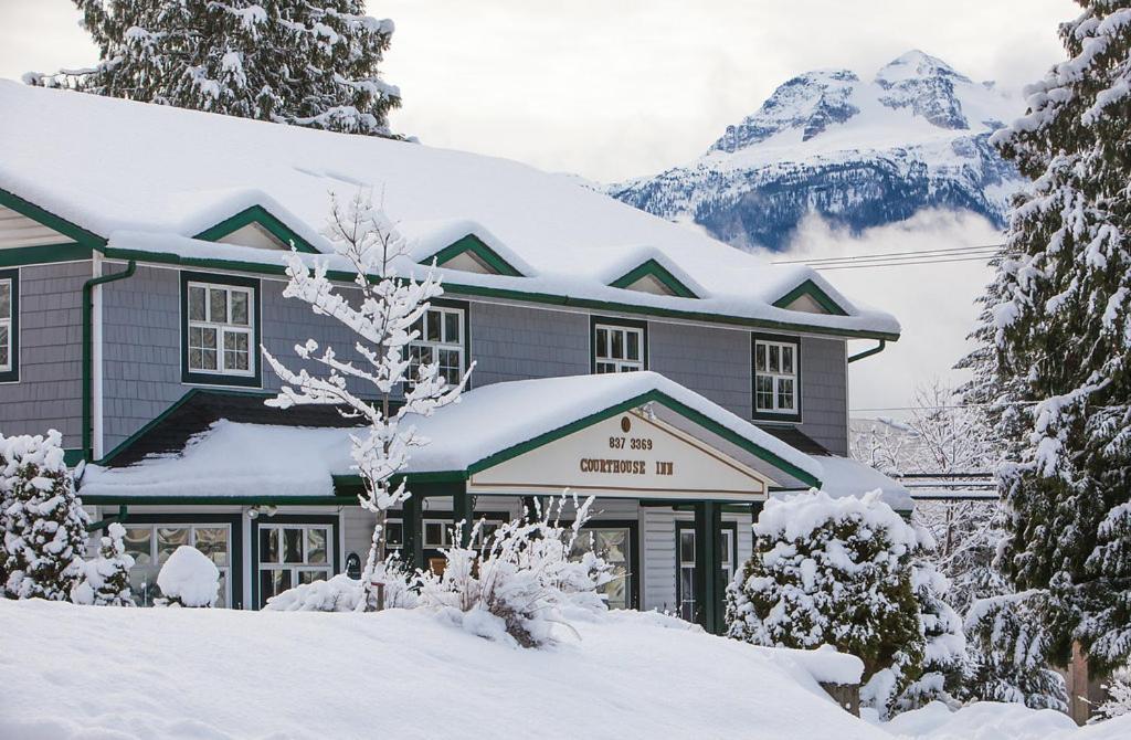 Courthouse Inn Revelstoke Extérieur photo